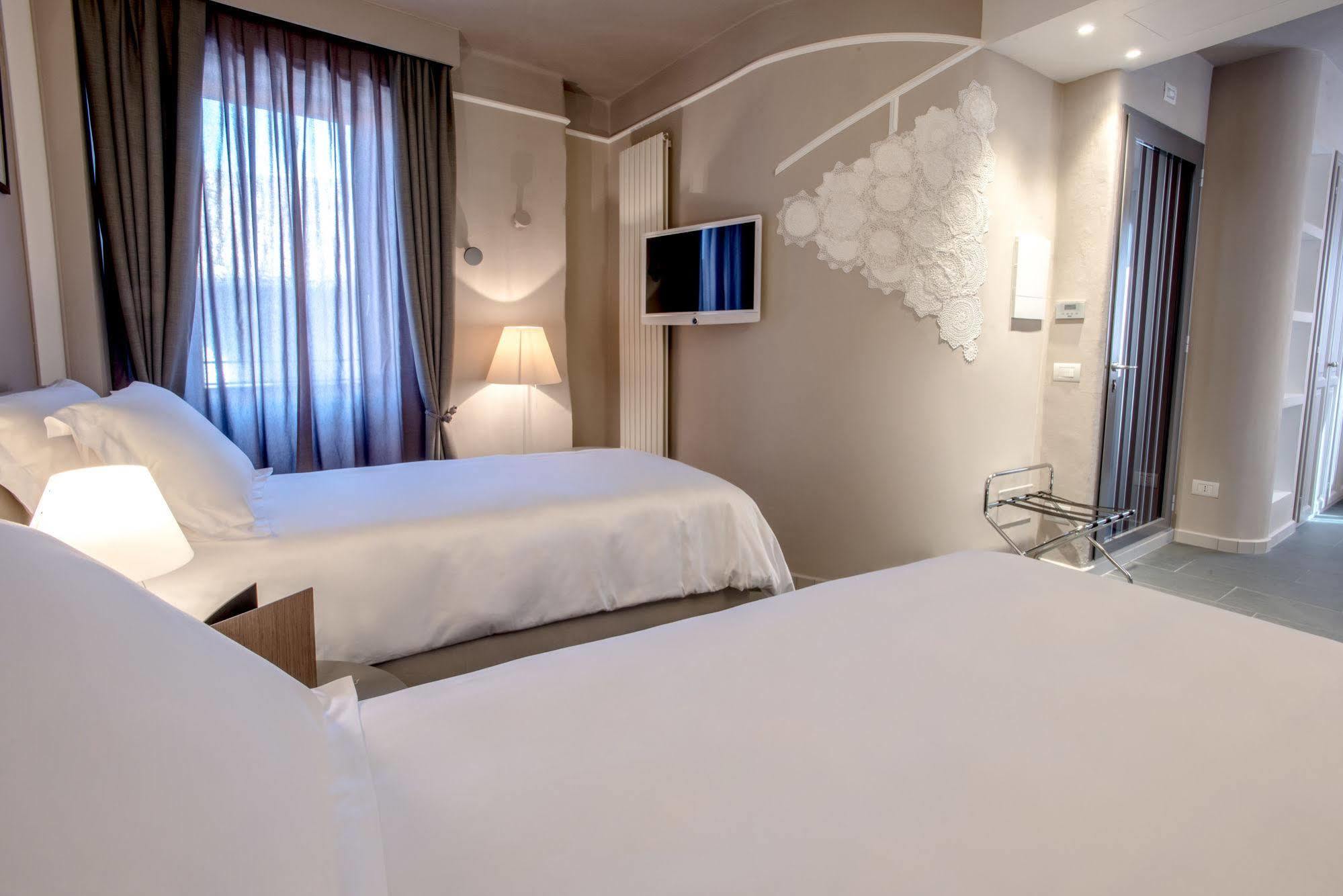 Uve Rooms & Wine Bar La Morra Exterior photo